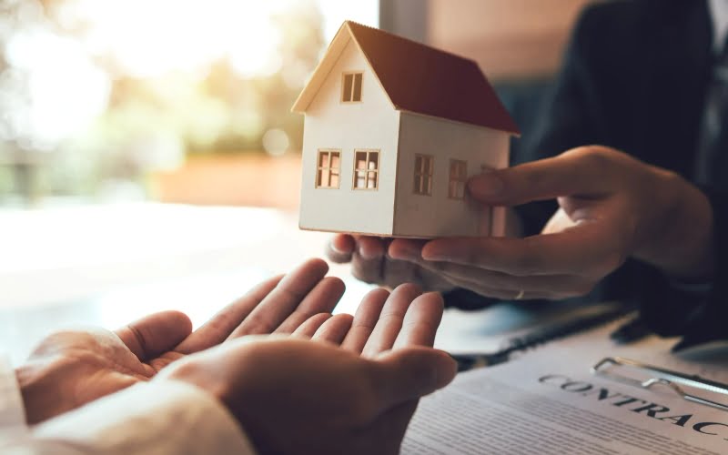 arizona tenant rights when landlord sells property